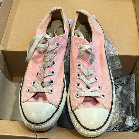 Pink Converses - Picture 2 of 4